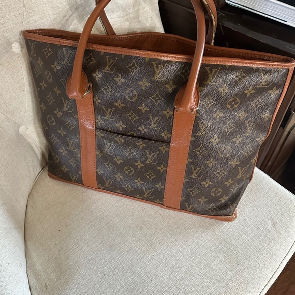 Like New Gorgeous LV Bag - Picture 1 of 6